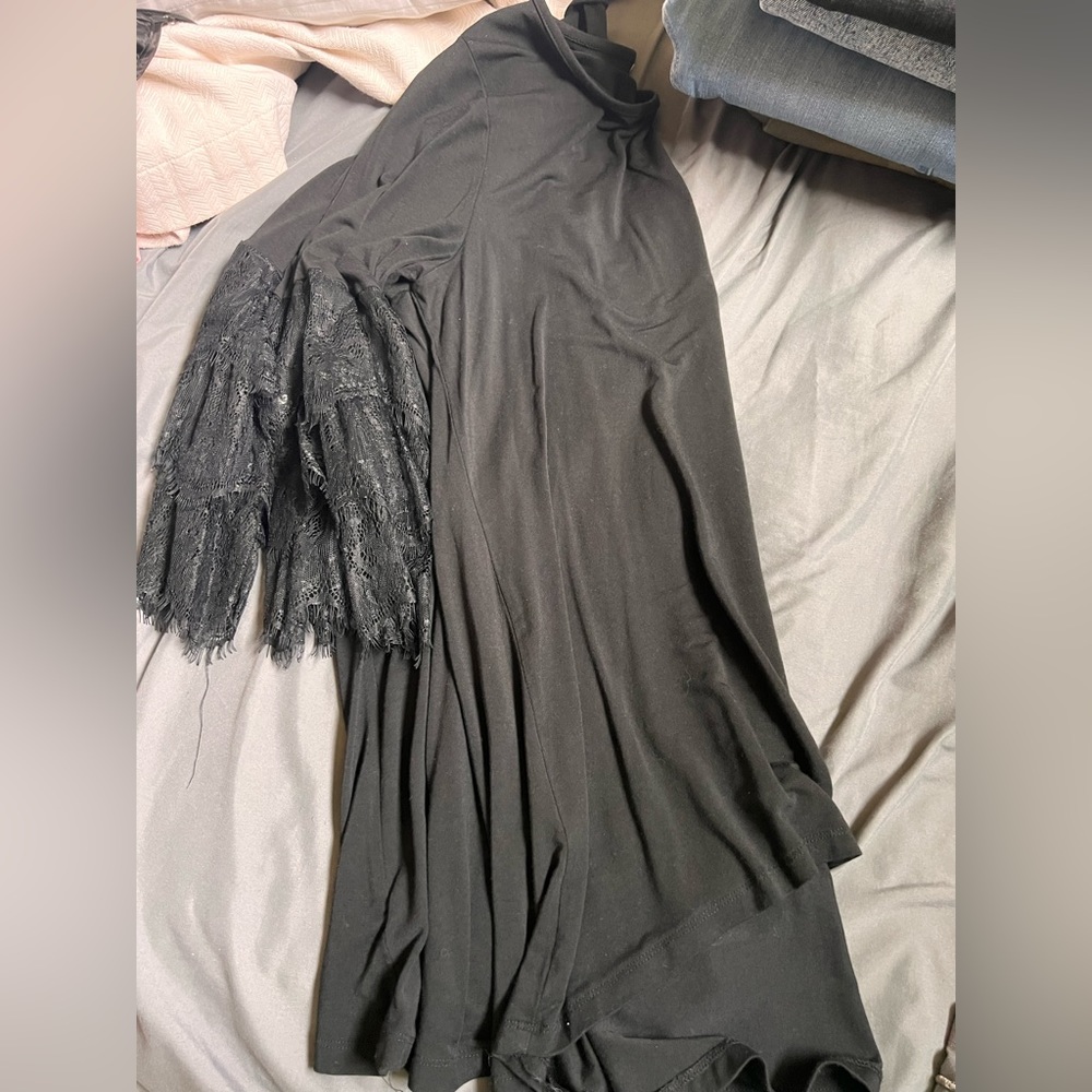 Marled Black lace detailed sleeve